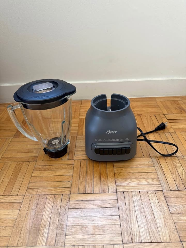 Oster Easy-to-Clean Blender w/ Extra Blade