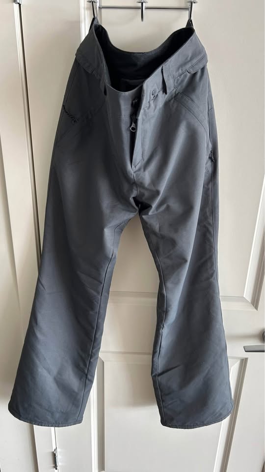 Volcom Woman’s Snow Pants MEDIUM - photo 2