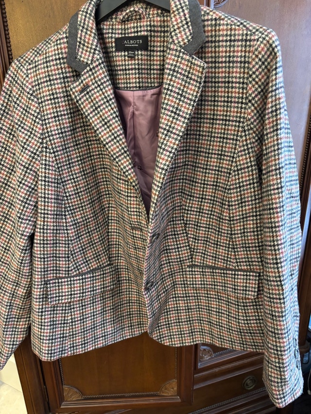 Talbots size 20 women petite blazer with grey wool trim.