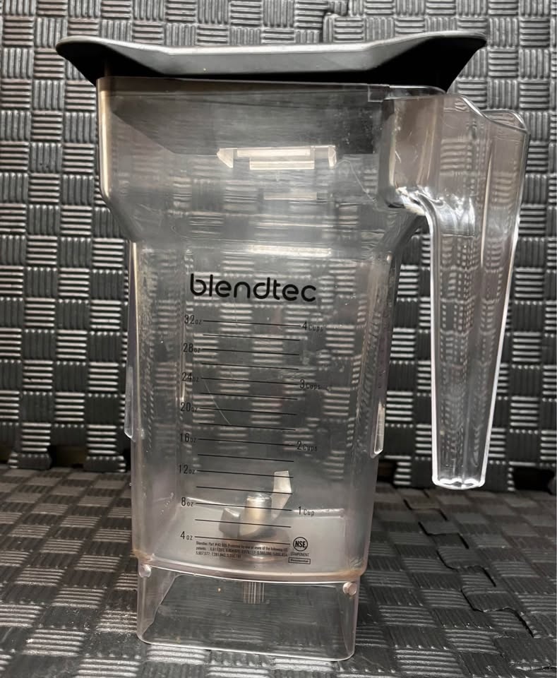 Blendtec Classic Total Blender - Like New, Smoothies to Soups+ - photo 2