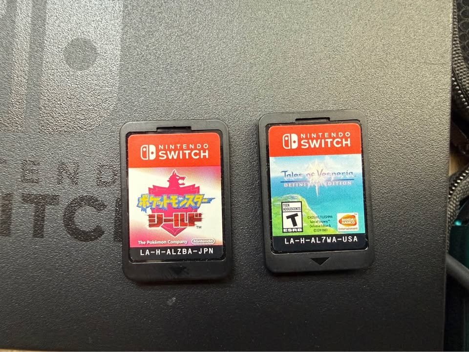 Nintendo Switch Bundle – Console + 2 Games - photo 4