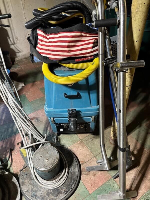 Floor Waxing Machines, Blower, Carpet Cleaner - photo 2