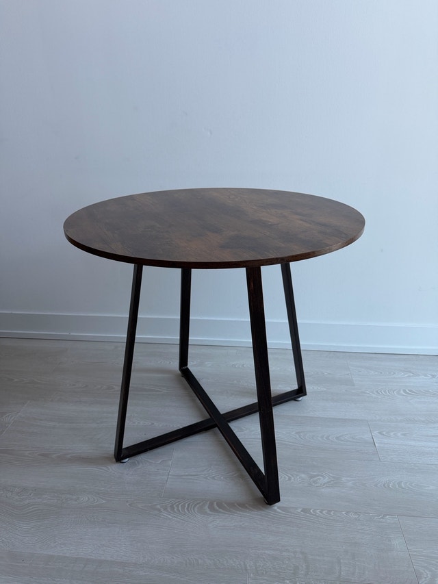 Round Dining Table with Metal Legs for Kitchen Living Room