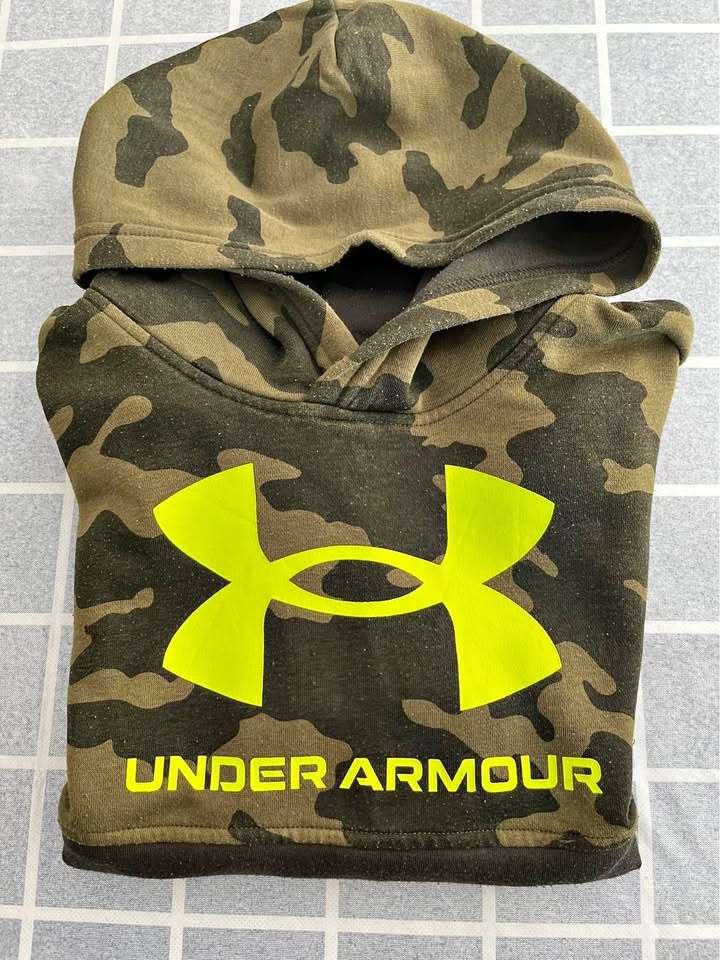 Under Armour Boys Rival Logo Hoodie (size YXL)