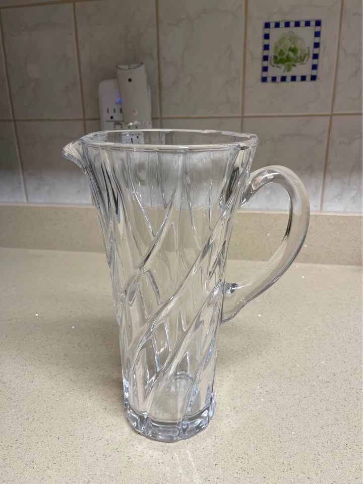 Heavy Clear Cut Glass Pitcher with Plastic Flowers Set - photo 3