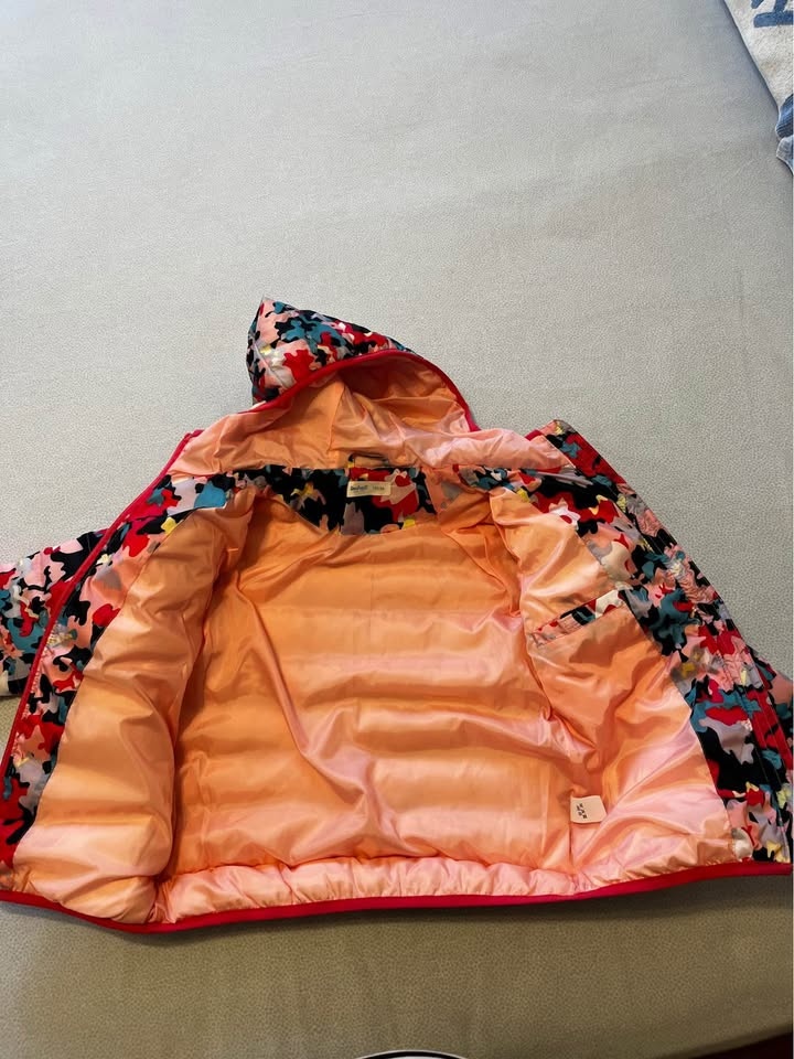 White goose down girl’s light jacket ( size 130 ) - photo 3