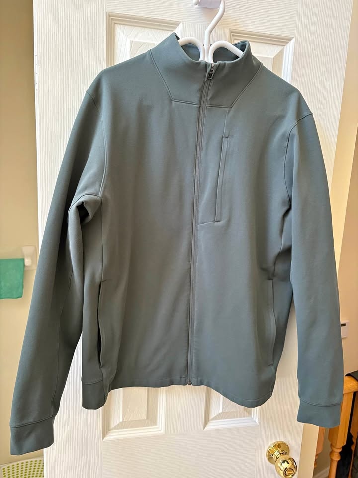 Lululemon Men Sojourn Jacket (Green) XL