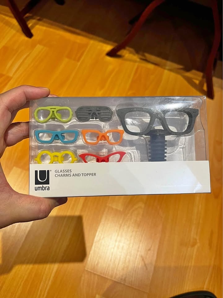 Umbra glasses charms and topper