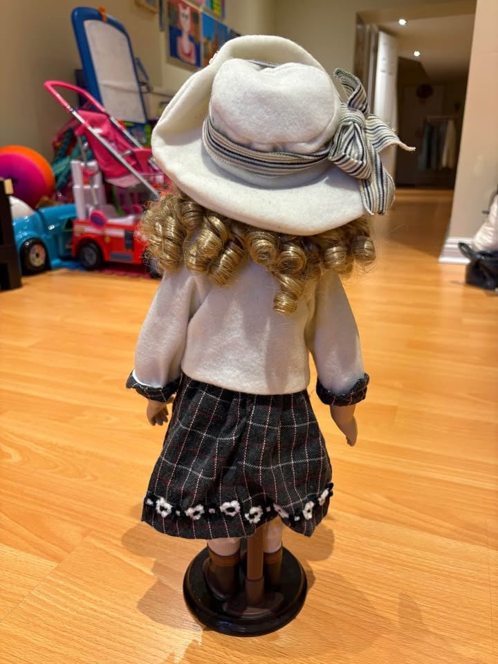 Vintage doll with stand (49cm tall) - photo 3