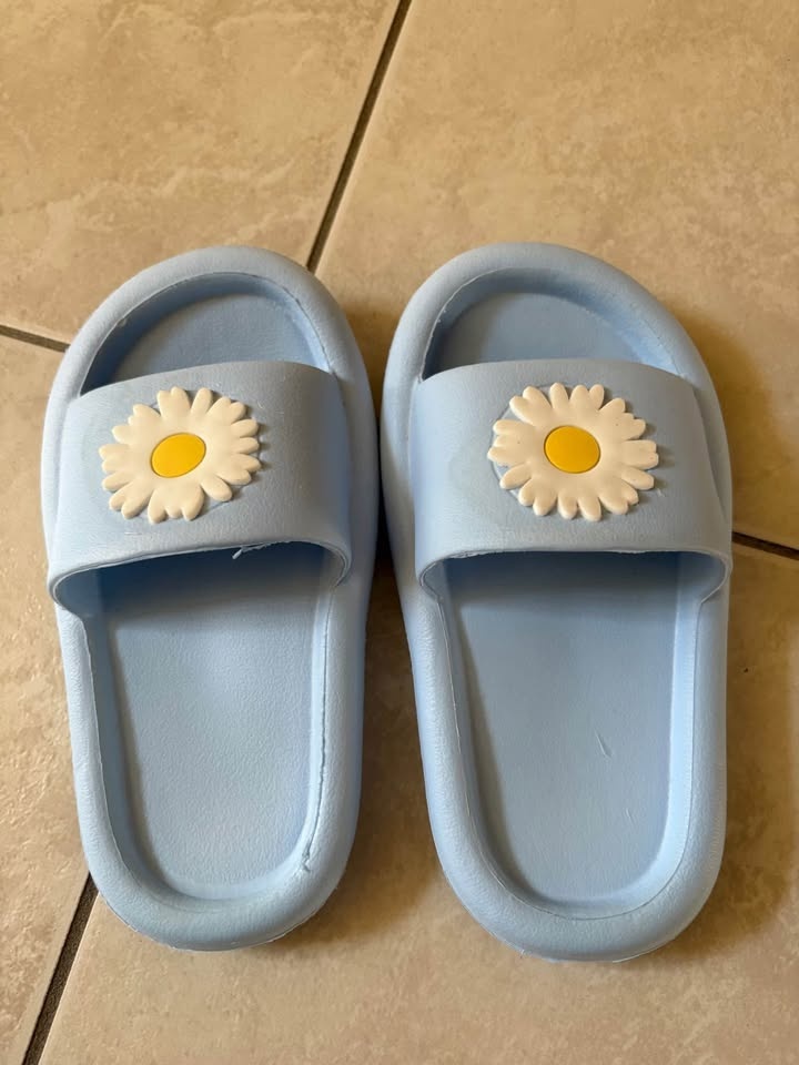 Under Armor Girls Slides Size 11 + Free New Pair - photo 4