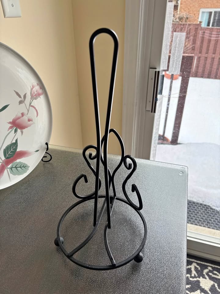 Kitchen paper towels holder