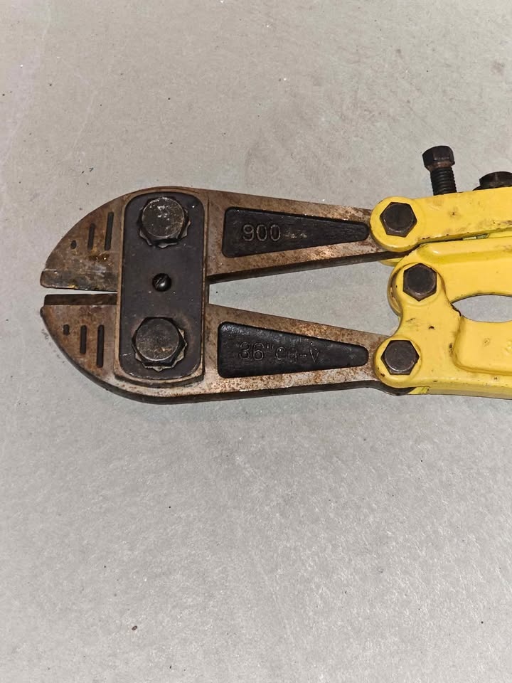 Heavy Duty Bolt Cutter - photo 2