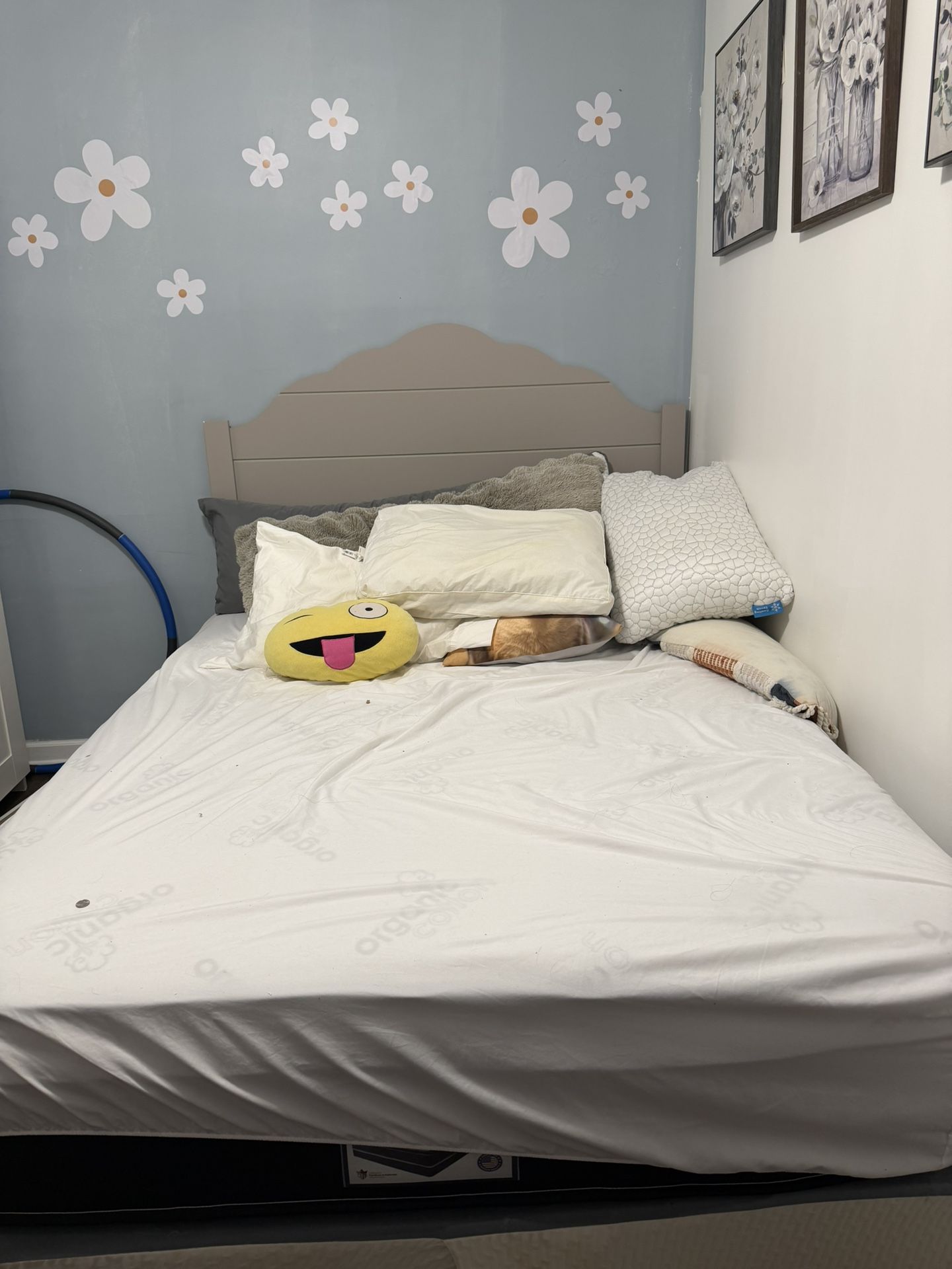 QUEEN MATTRESS WITH BASE