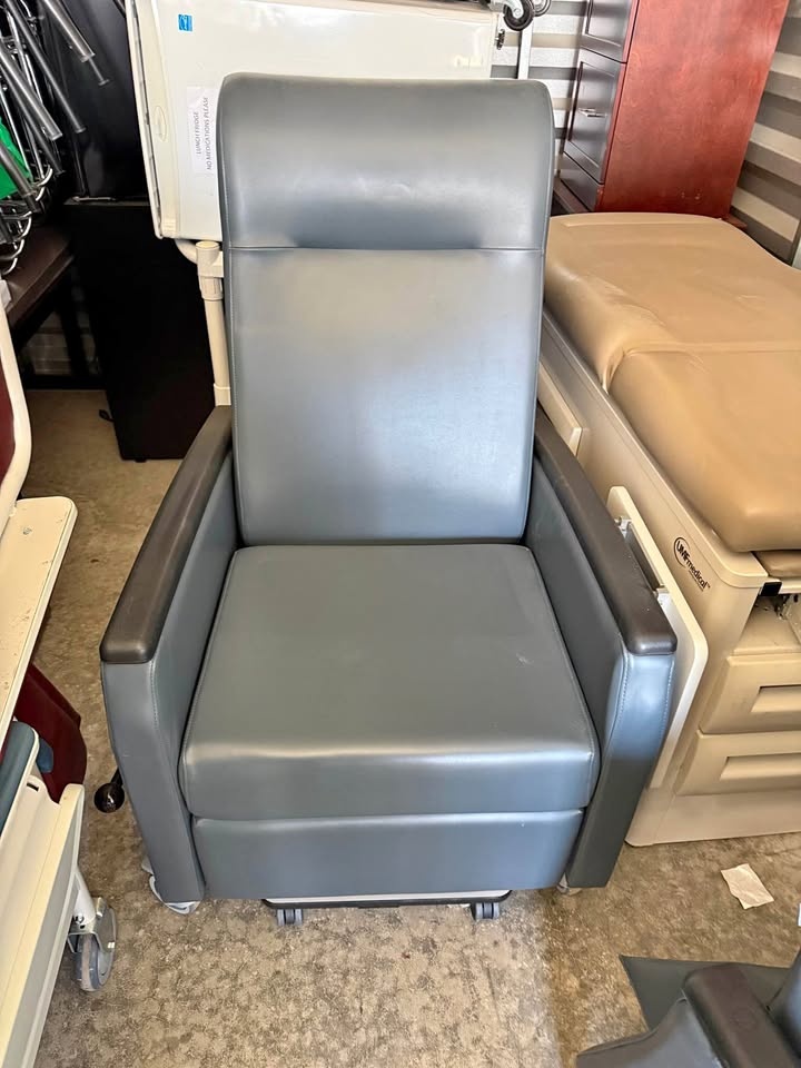 Oasis Treatment Recliner blue