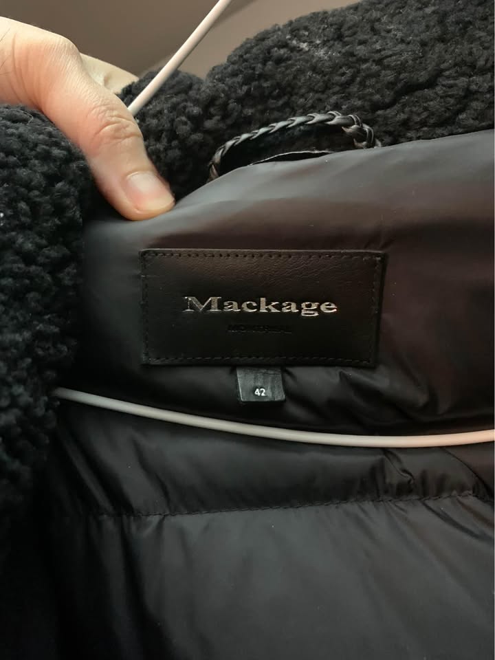 Mackage navy blue bomber down jacket - photo 4