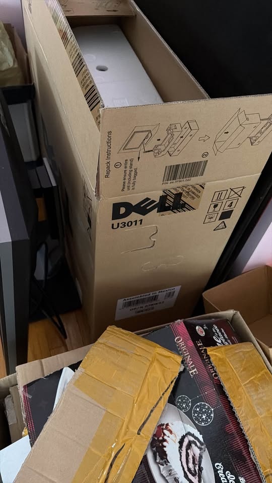 Dell UltraSharp U3011 30” Monitor – Complete w/ Box - photo 2