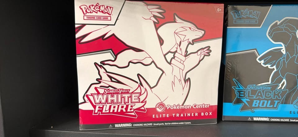 Pokemon Center ETBs: Black Bolt, White Flare, Surging Sparks - photo 2