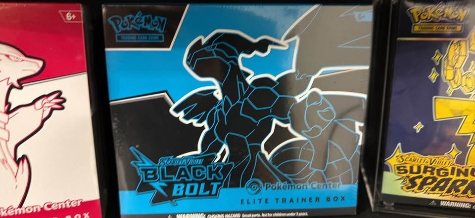 Pokemon Center ETBs: Black Bolt, White Flare, Surging Sparks - photo 3