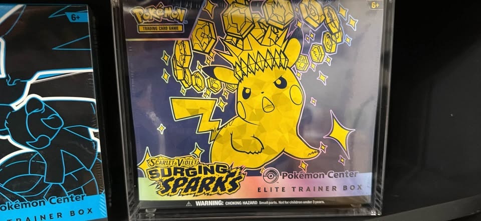 Pokemon Center ETBs: Black Bolt, White Flare, Surging Sparks - photo 4