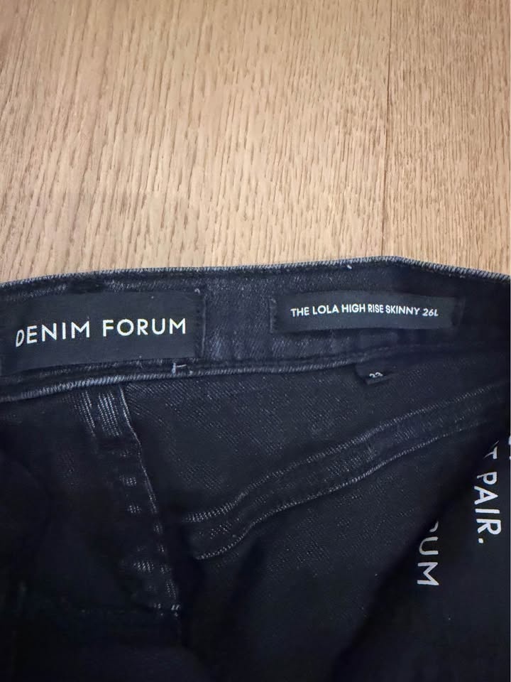 Aritzia Denim Forum Lola High Rise Skinny Jeans - photo 3