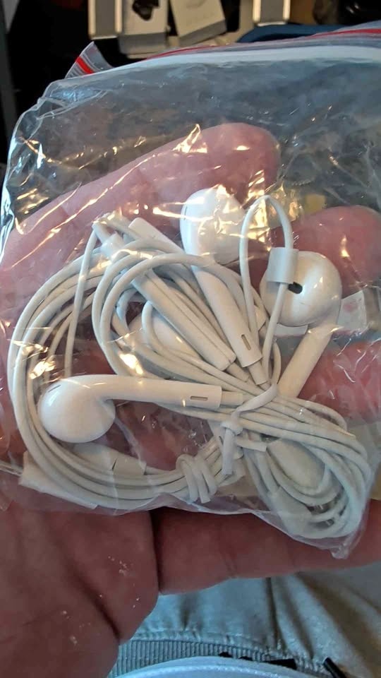 2 Pack Earbuds New