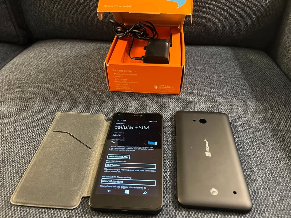 Microsoft Lumia 640 Cell Phone - Unlocked - photo 4
