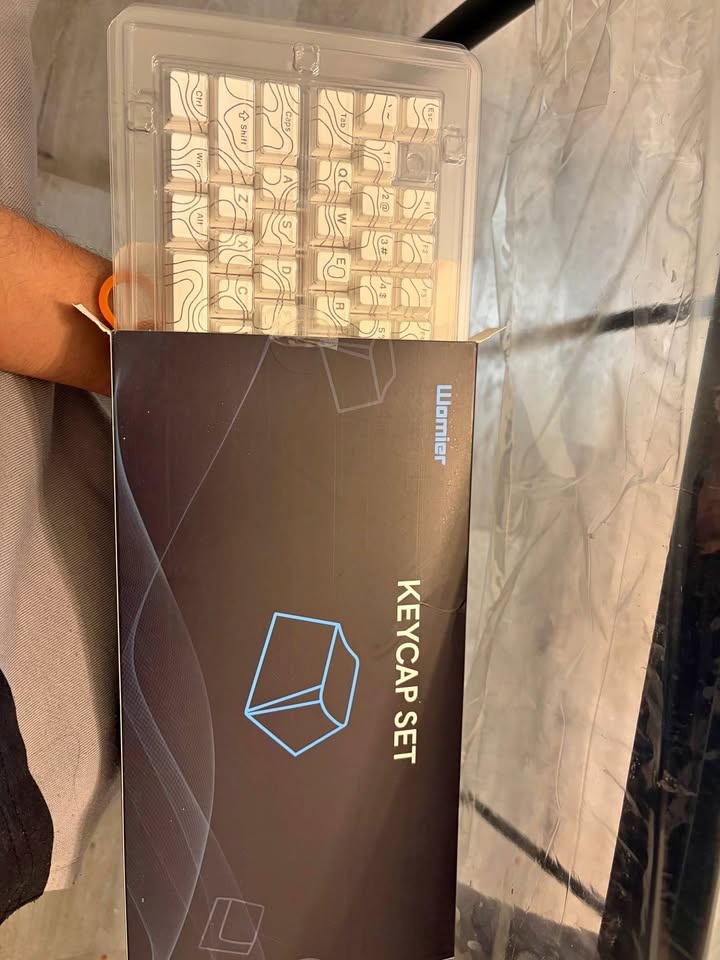 White topographic keycaps