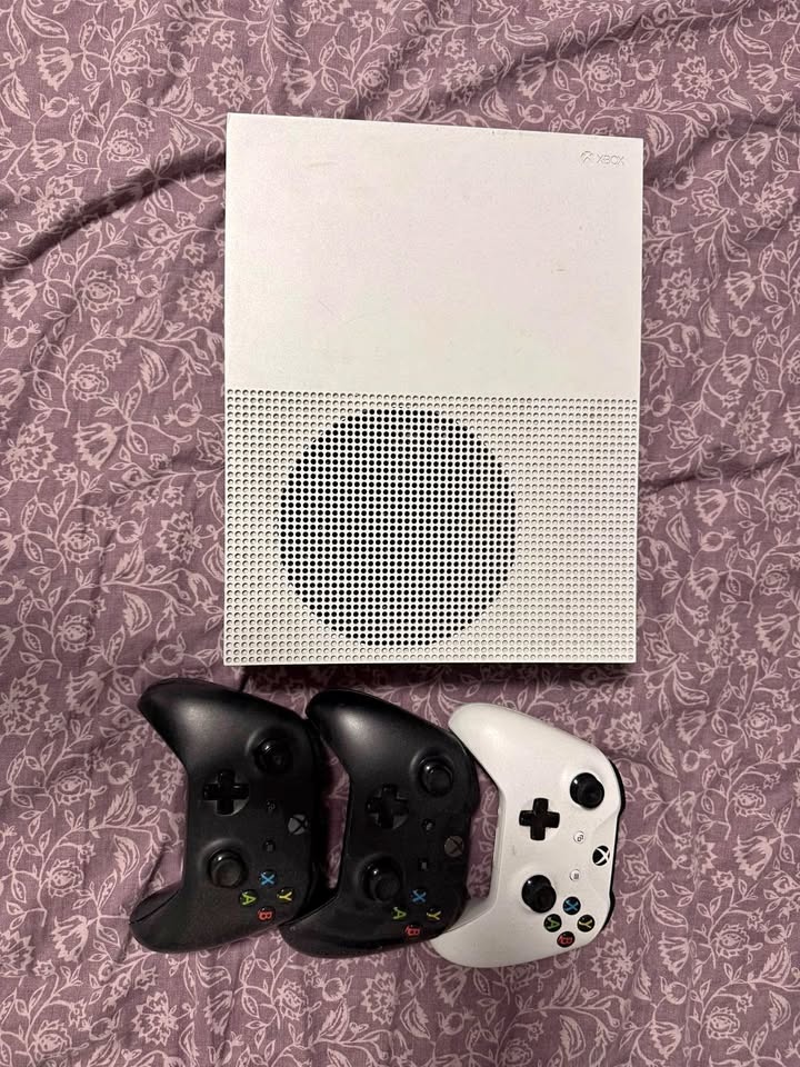 Xbox One S with 3 Controllers