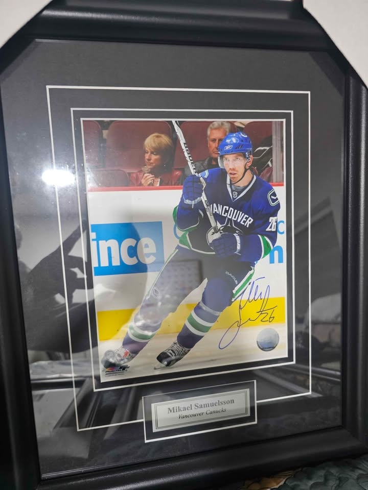 Signed & Framed Sports Memorabilia - photo 3