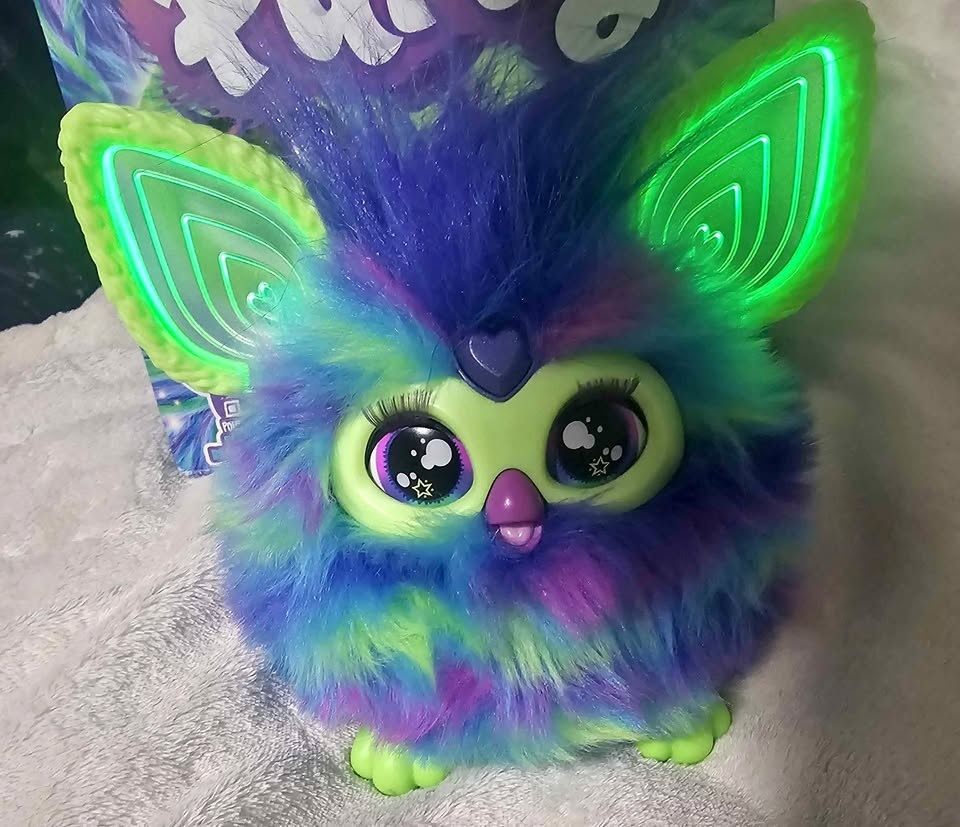 FRENCH Furby with box
