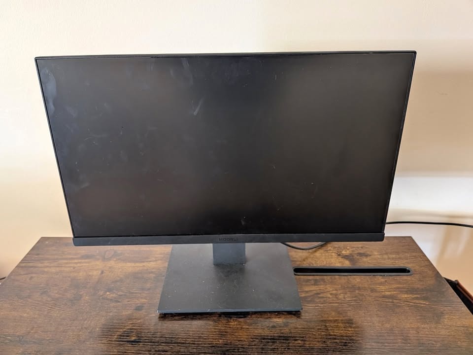Computer Monitor comes with cable