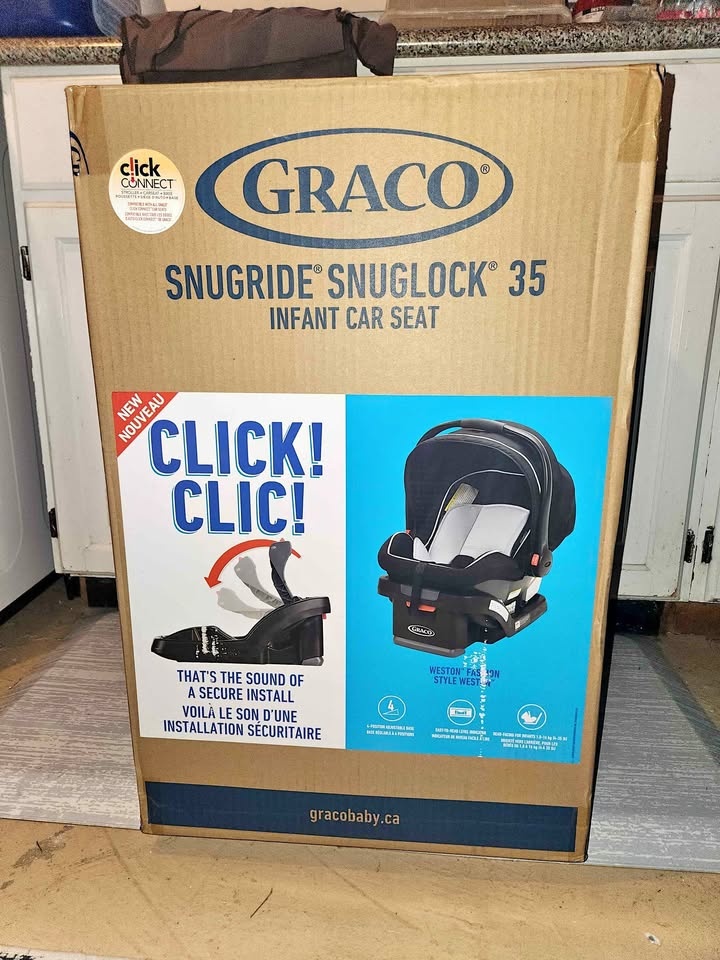 Graco Snugride 35 Infant Car Seat & Adapter