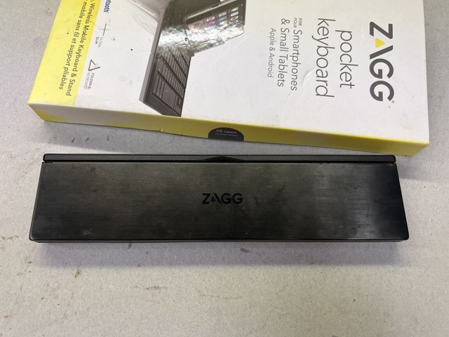 Zagg Pocket Keyboard & Stand - photo 2