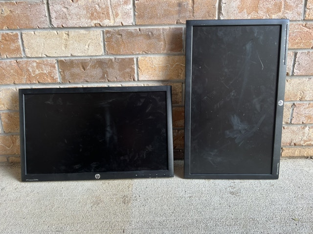 2x 22" Monitors - Some Spots