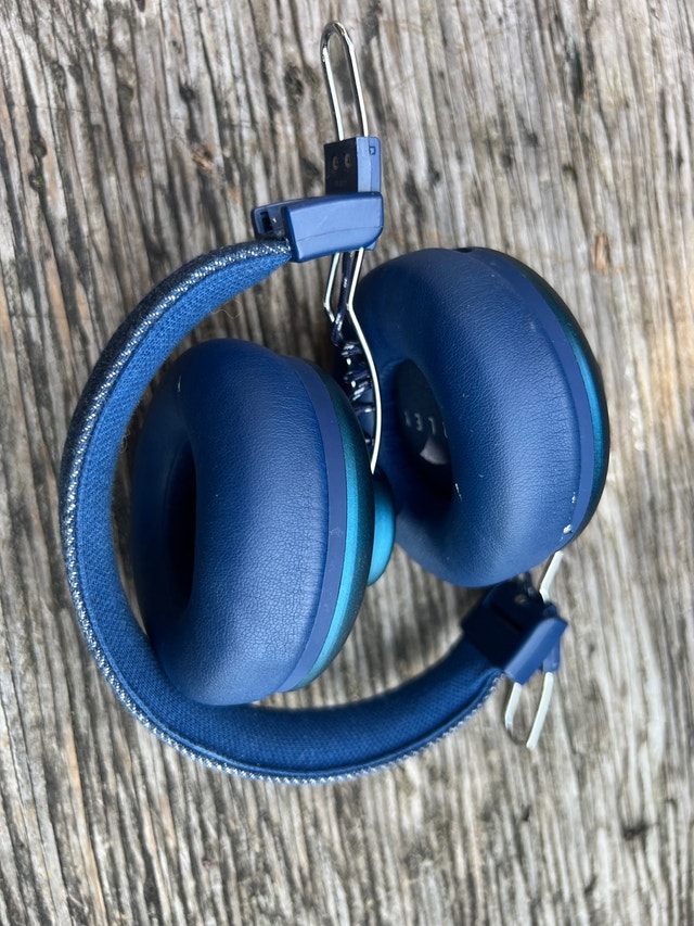 Marley’s Bluetooth headsets - photo 2