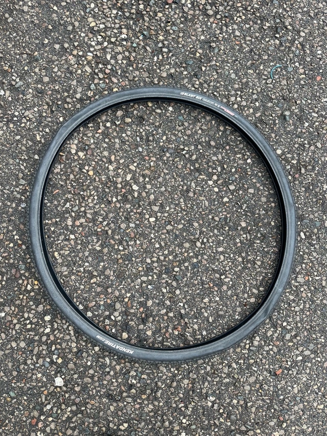 700 x 32c Kenda Tire