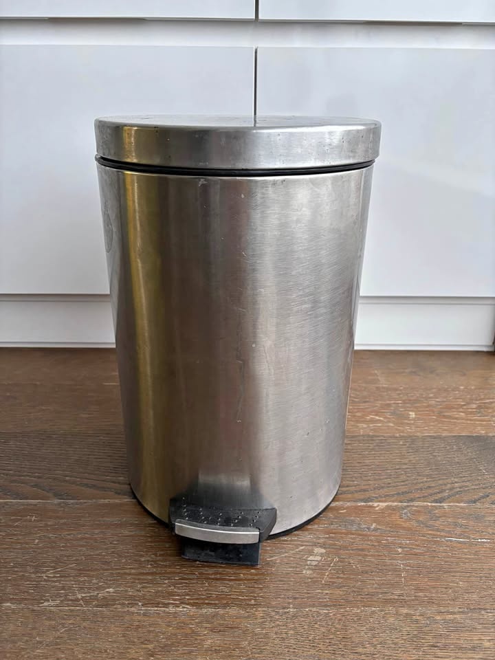 Garbage can with Lid