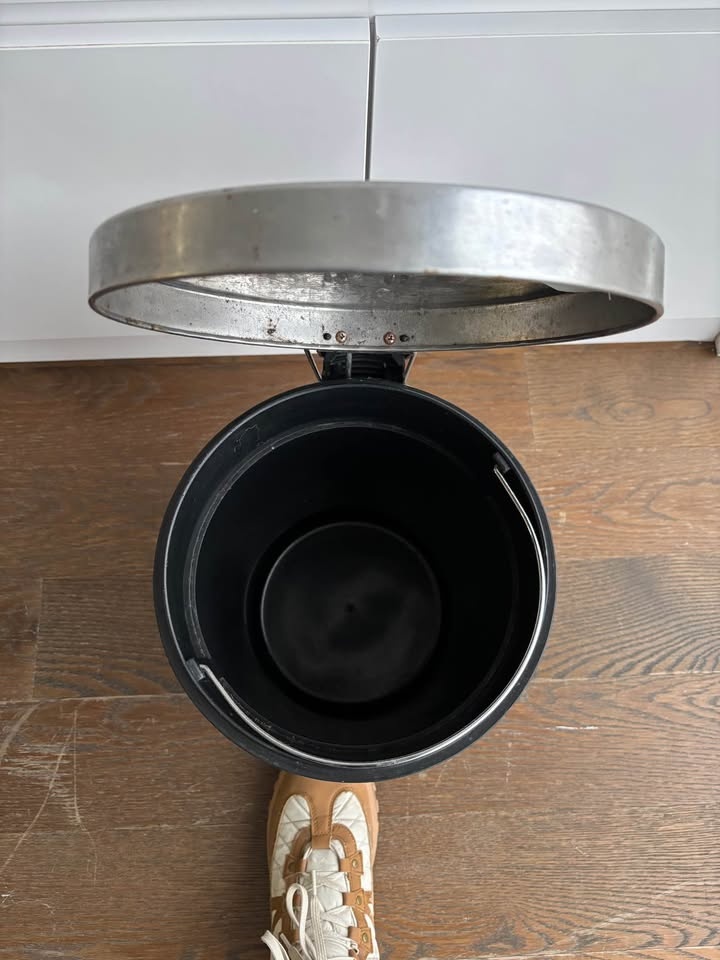 Garbage can with Lid - photo 3
