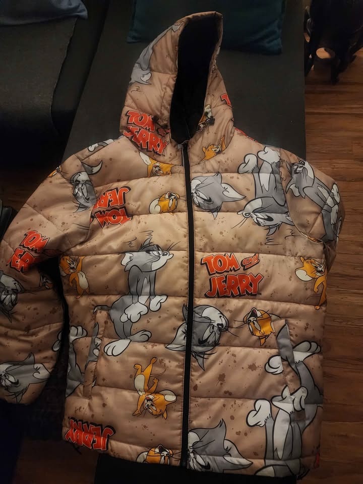 Looney Toons & Tom & Jerry Winter Coats - Size L - photo 2