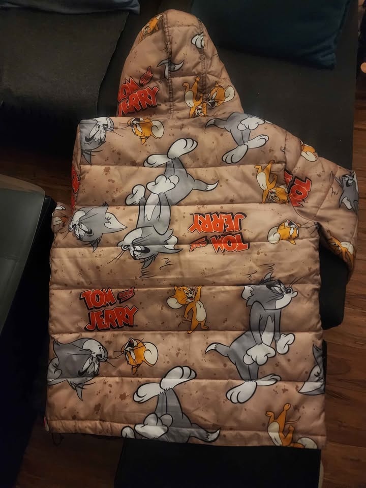 Looney Toons & Tom & Jerry Winter Coats - Size L - photo 3