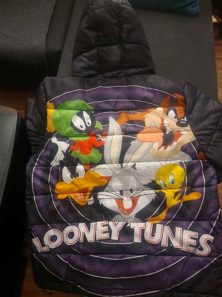Looney Toons & Tom & Jerry Winter Coats - Size L - photo 4