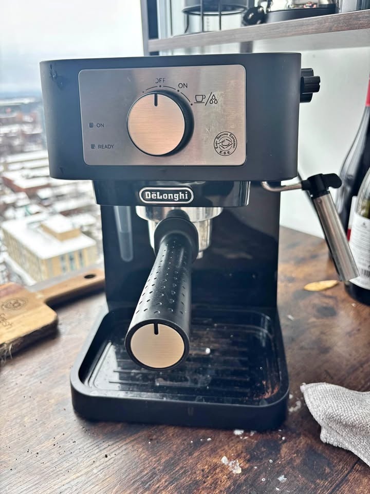 De’Longhi Stilosa Espresso Machine – 15 Bar