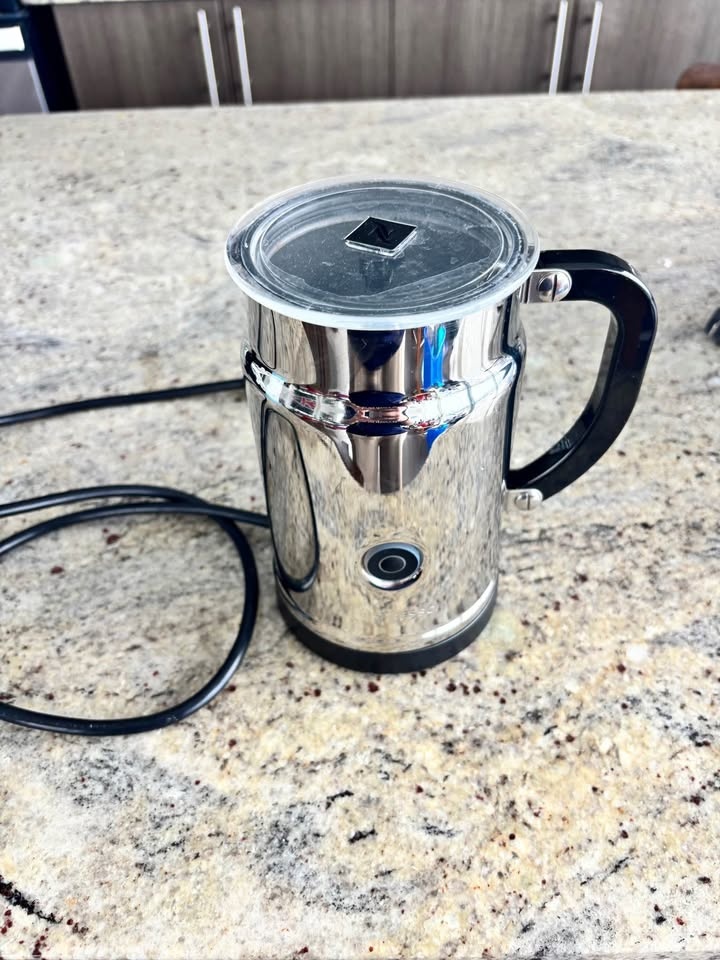 Nespresso Aeroccino Milk Frother (With Base) 3192