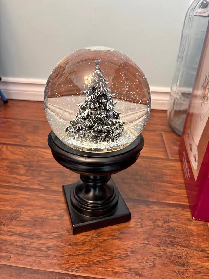 Christmas Tree Water Globe
