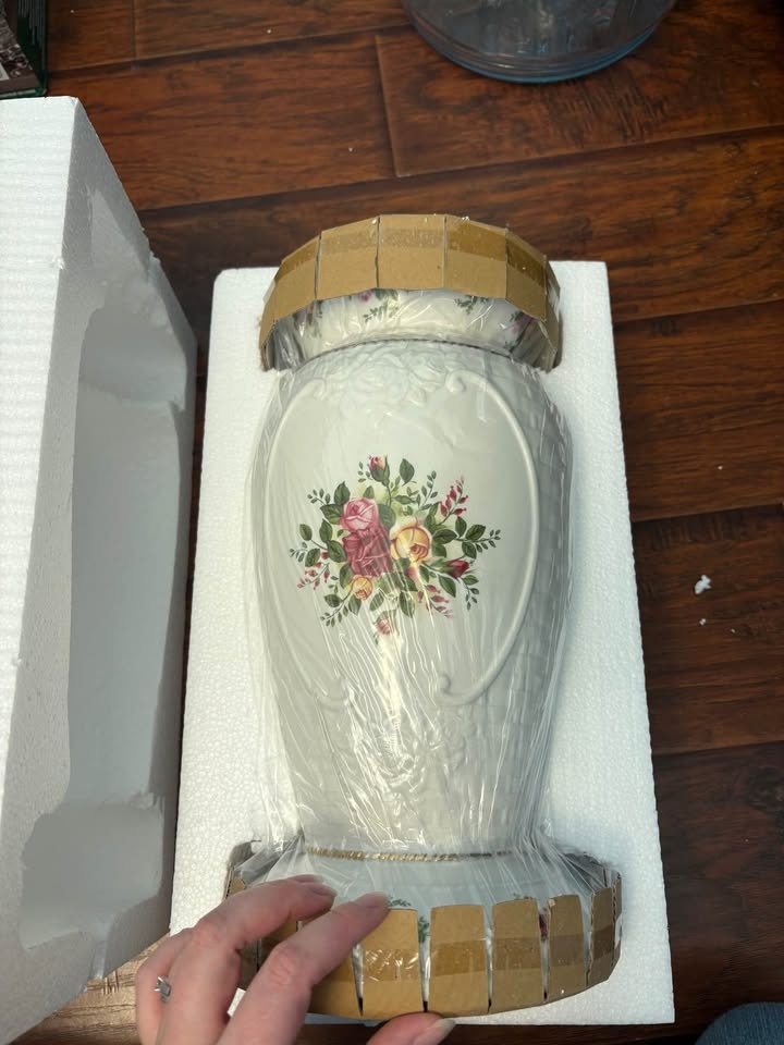 Royal Albert Vase *Brand New - photo 5