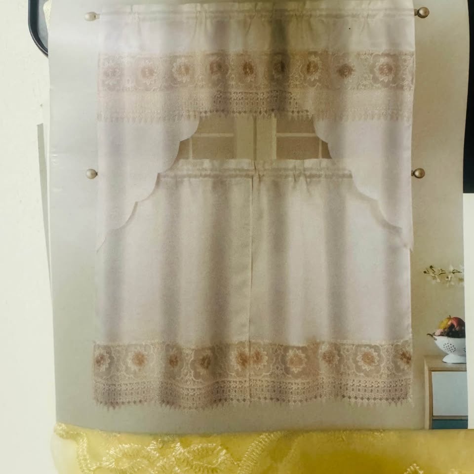NWT Golden 3-Piece Embroidery Kitchen Curtain Set - photo 2