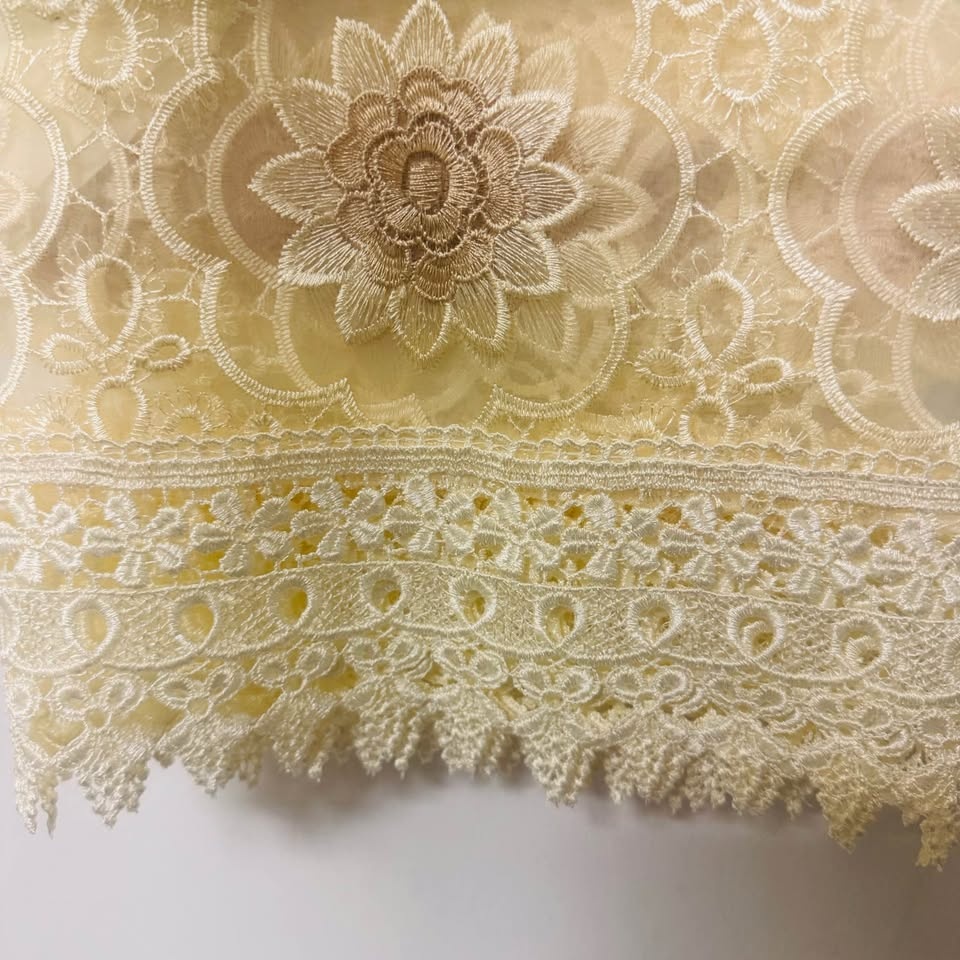 NWT Golden 3-Piece Embroidery Kitchen Curtain Set - photo 4