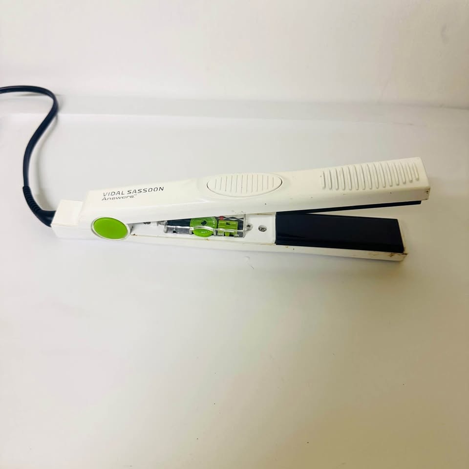 Vidal Sassoon Answers Hair Straightener