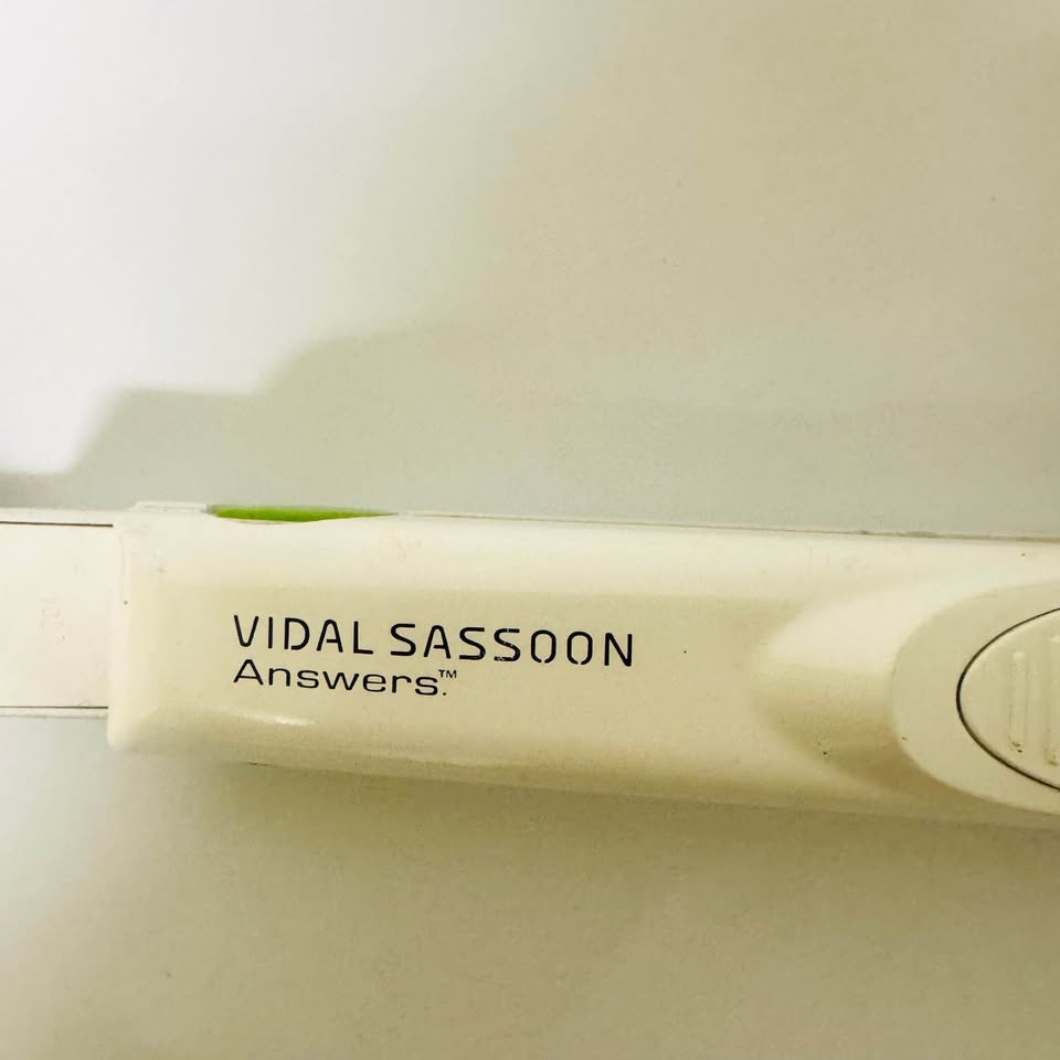 Vidal Sassoon Answers Hair Straightener - photo 2