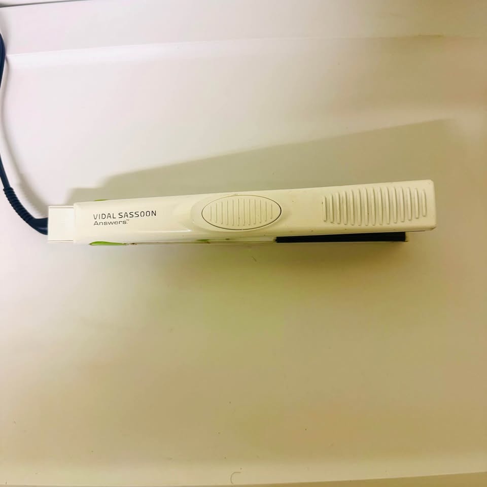 Vidal Sassoon Answers Hair Straightener - photo 4